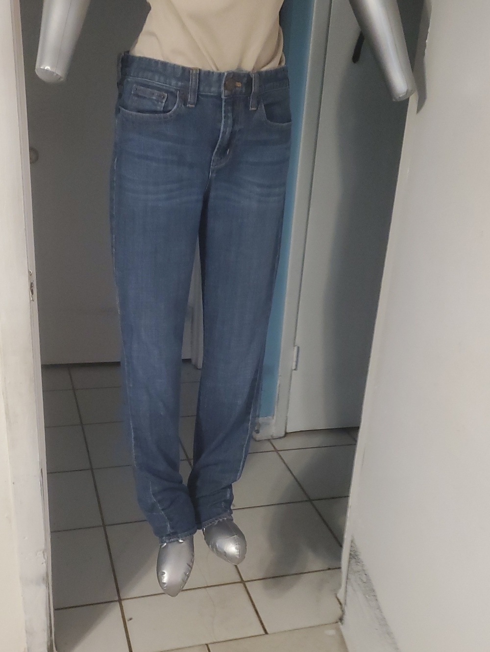 Classic Straight-Leg Women’s Jeans in Medium Blue